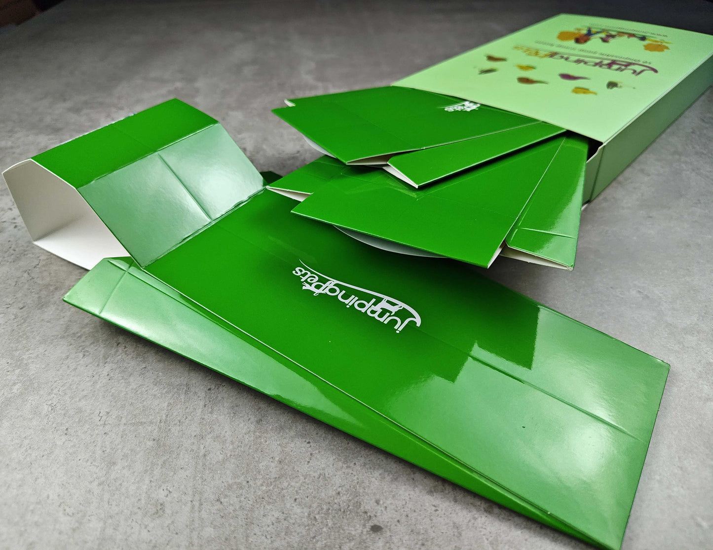 Disposable eco-friendly poop scooper